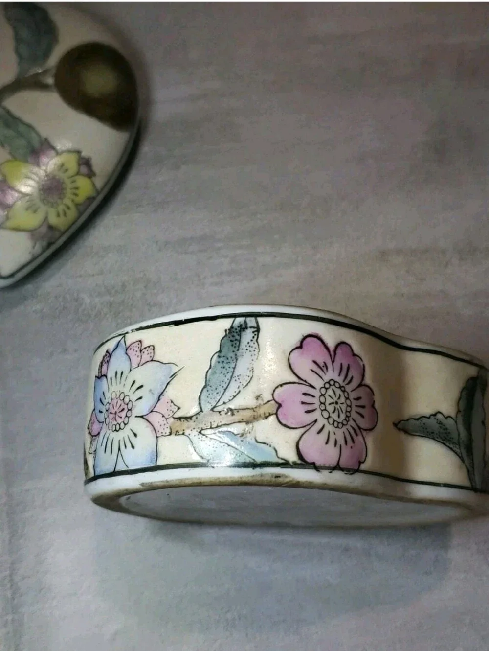 Vtg WBI Floral Porcelain Heart Shaped Lidded Trinket Box Jewlery - Picture 3 of 7